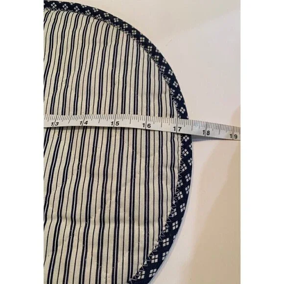 Cottage Core Fabric Placemat Set of 4 Strawberry Applique Pocket Fiber Filled - Picture 10 of 10